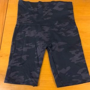 Spanx workout shorts size small